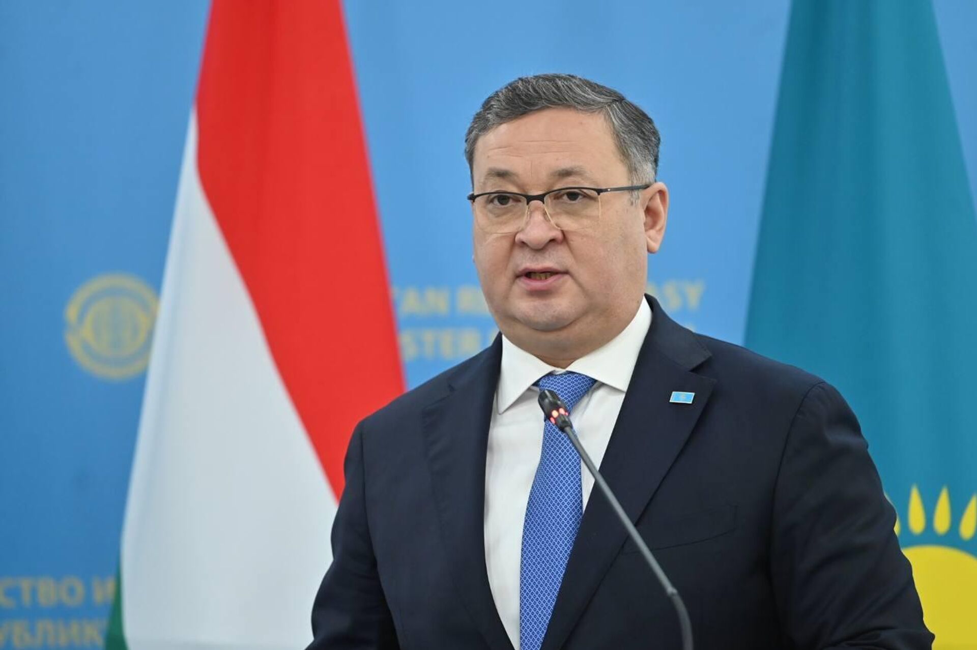 Главы МИД Казахстана и Венгрии на встрече в Астане обсудили ситуацию на Украине - Sputnik Казахстан, 1920, 17.02.2025