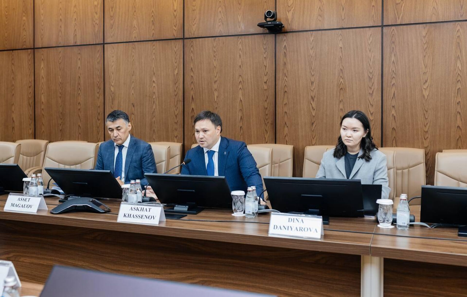 Председатель правления компании КазМунайГаз Асхат Хасенов встретился с почетным консулом Казахстана в Замбии Асифом Пателем - Sputnik Казахстан, 1920, 18.02.2025