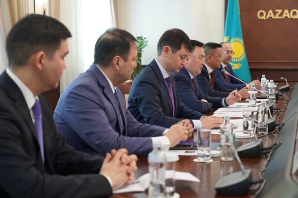 В Верховном Суде Казахстана побывали судьи Азербайджана - Sputnik Казахстан