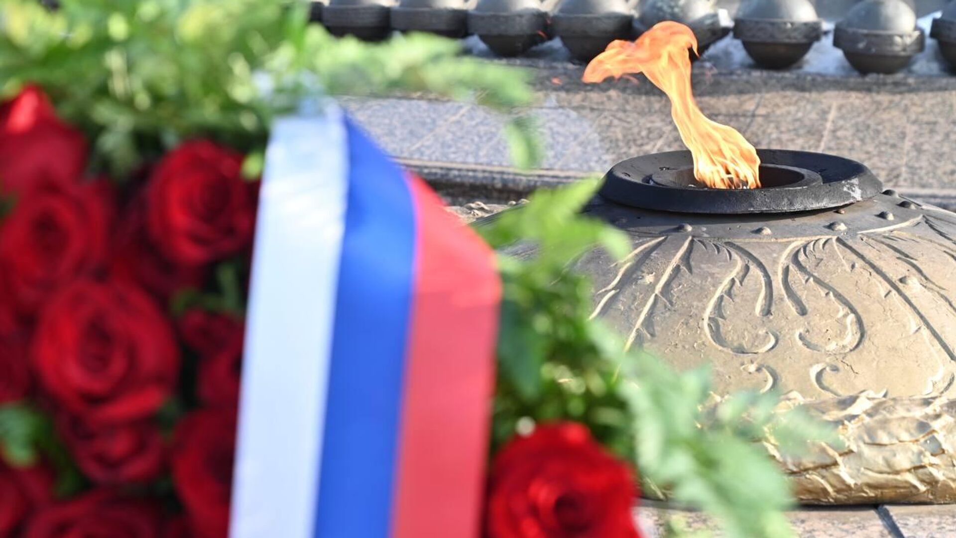 Посол России в Казахстане Бородавкин возложил цветы к Монументу защитникам Отечества Посол России в Казахстане Бородавкин возложил цветы к Монументу защитникам Отечества - Sputnik Казахстан, 1920, 21.02.2025