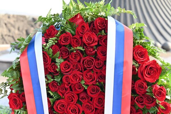 Посол России в Казахстане Бородавкин возложил цветы к Монументу защитникам Отечества Посол России в Казахстане Бородавкин возложил цветы к Монументу защитникам Отечества - Sputnik Казахстан