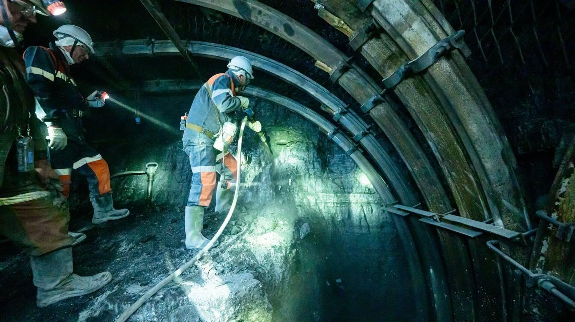 Qarmet восстанавливает шахту Казахстанская - Sputnik Казахстан, 1920, 21.02.2025