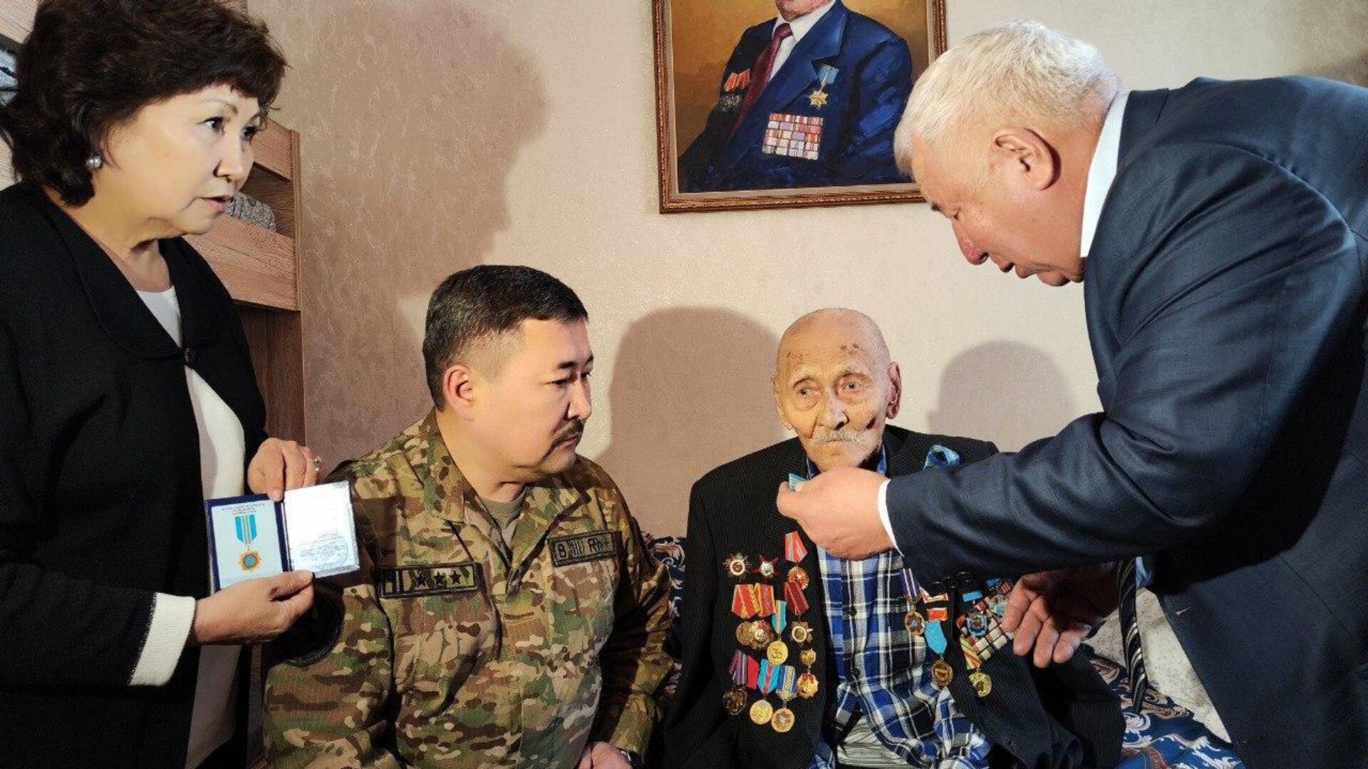103-летний фронтовик Абдыгали Каймолдин получил звание почетного ветерана города Семей  - Sputnik Казахстан, 1920, 22.02.2025