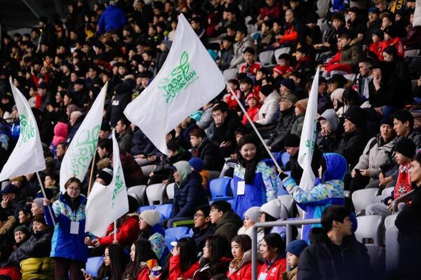 Футбольные болельщики Астаны навели порядок на стадионе  - Sputnik Казахстан