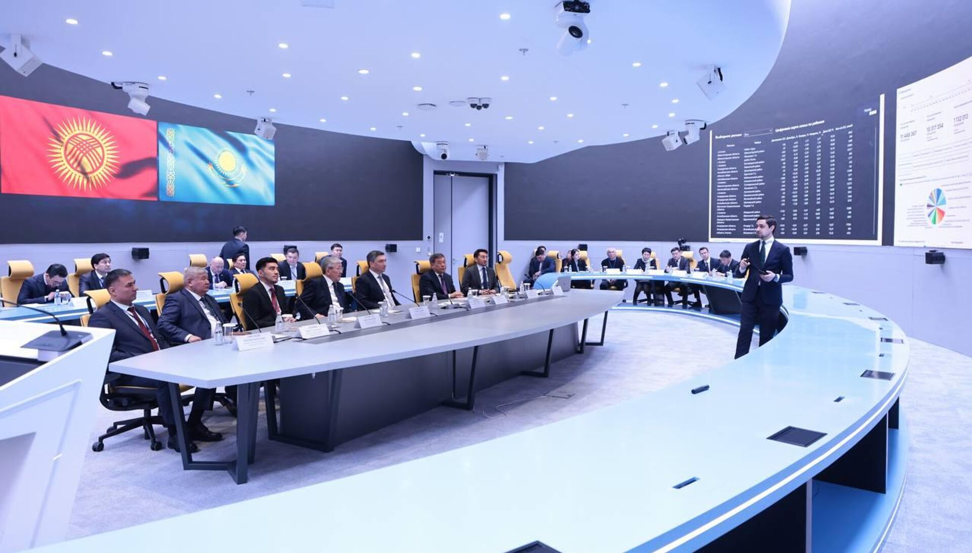 Бектенов и Касымалиев посетили Цифровой офис в Астане Бектенов и Касымалиев посетили Цифровой офис в Астане - Sputnik Казахстан, 1920, 25.02.2025