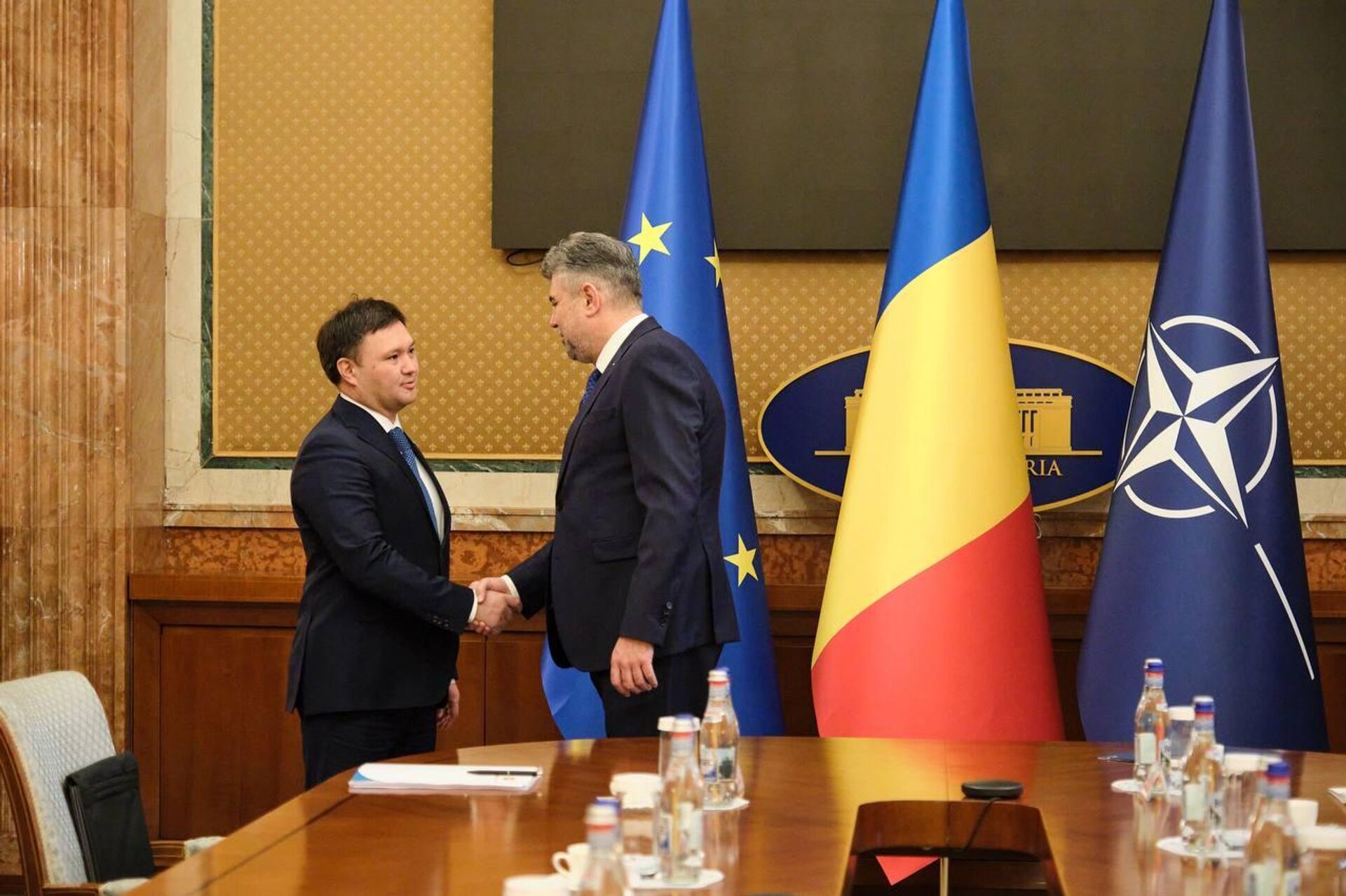 Глава КазМунайГаз обсудил с премьером Румынии потенциальные совместные проекты - Sputnik Казахстан, 1920, 27.02.2025