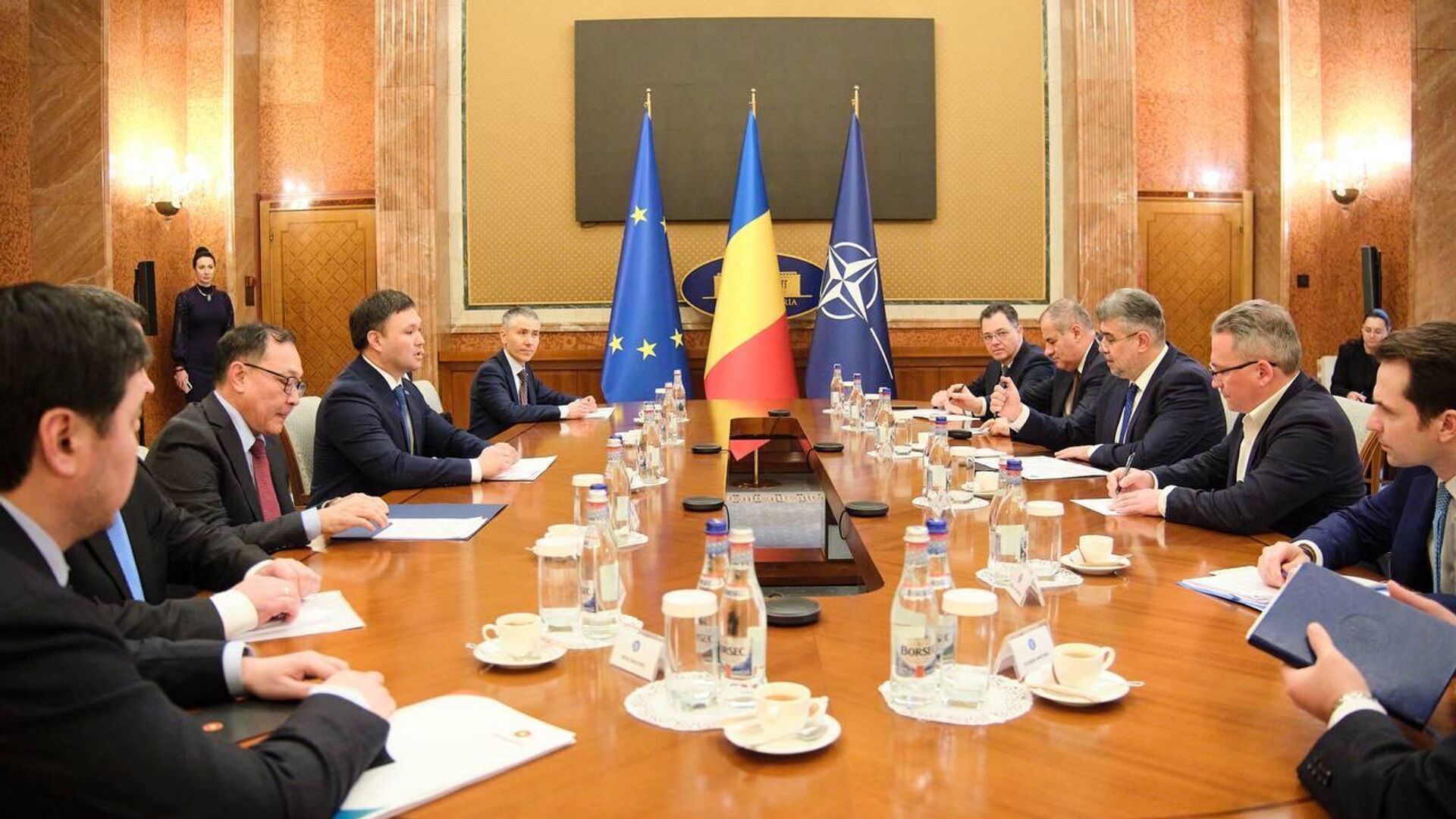 Глава КазМунайГаз обсудил с премьером Румынии потенциальные совместные проекты Глава КазМунайГаз обсудил с премьером Румынии потенциальные совместные проекты - Sputnik Казахстан, 1920, 27.02.2025