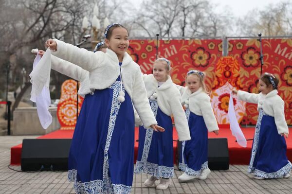 Масленица в Китае - Sputnik Казахстан