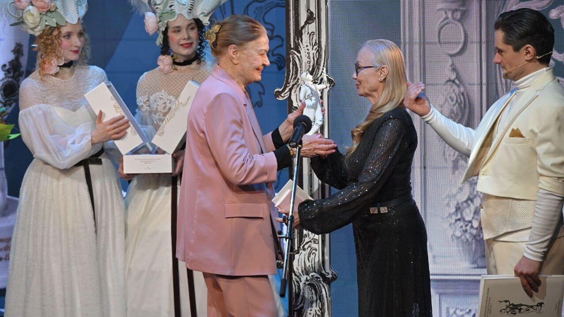 Заслуженной артистке Казахстана Наталье Косенко-Трегубенко вручили актерскую премию имени Андрея Миронова Заслуженной артистке Казахстана Наталье Косенко-Трегубенко вручили актерскую премию имени Андрея Миронова - Sputnik Казахстан, 1920, 09.03.2025