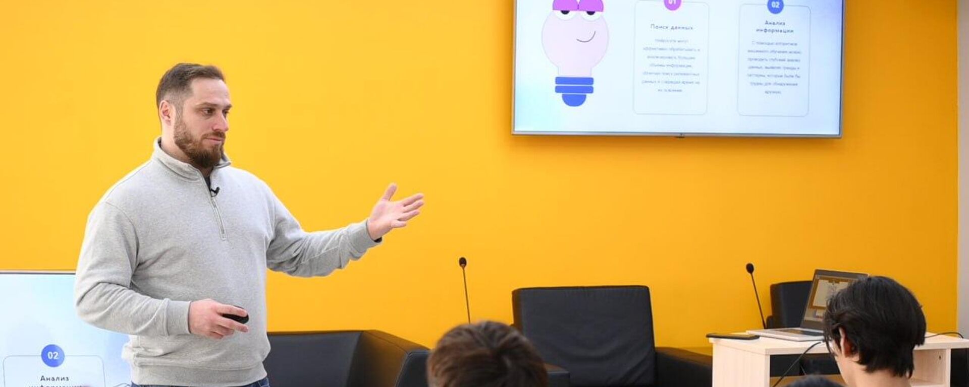 Руководитель отдела дирекции производства видео медиагруппы Россия сегодня Александр Петров - Sputnik Казахстан, 1920, 11.03.2025