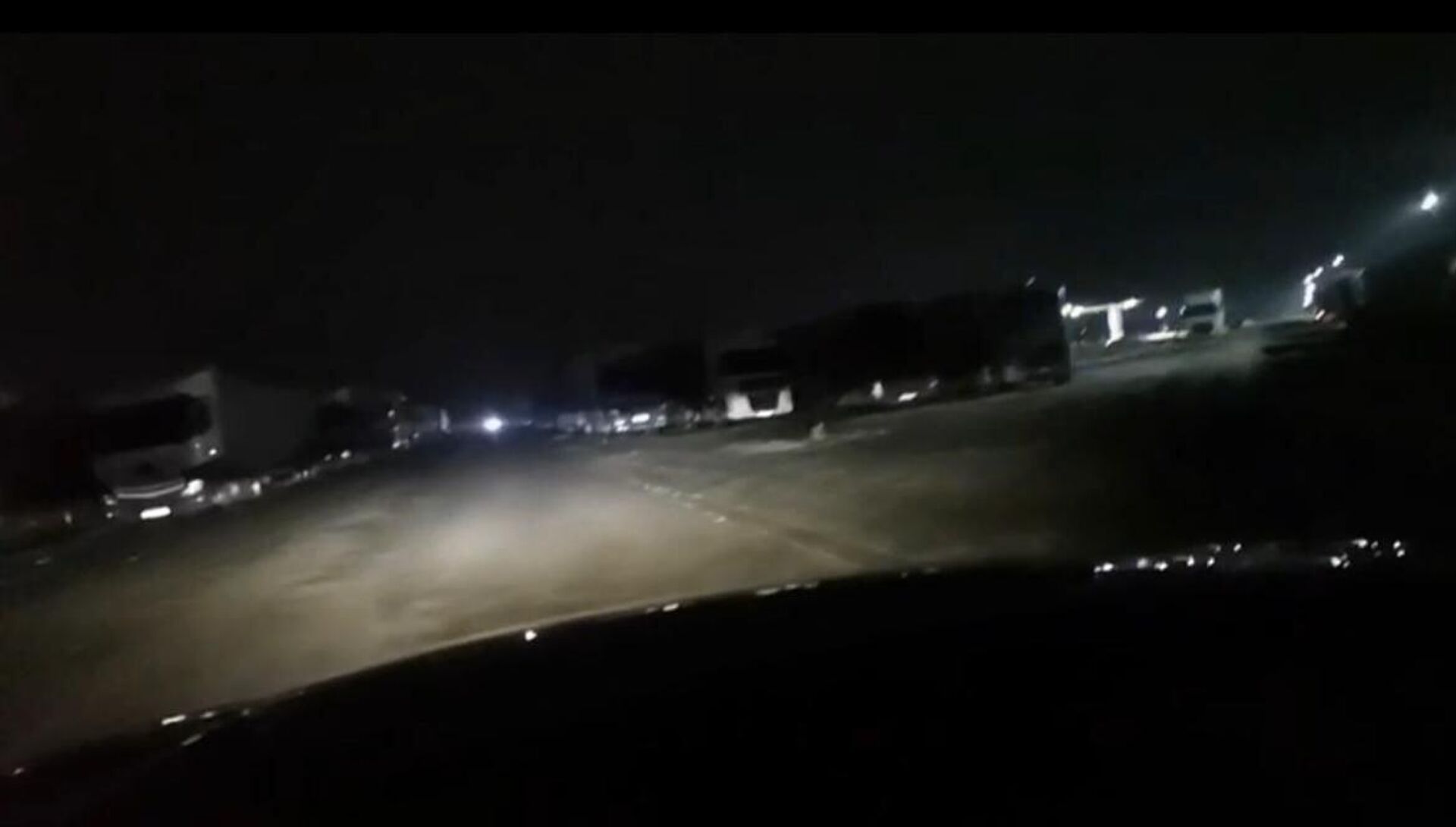 Большегрузы застряли на трассе в Костанайской области  - Sputnik Казахстан, 1920, 14.03.2025