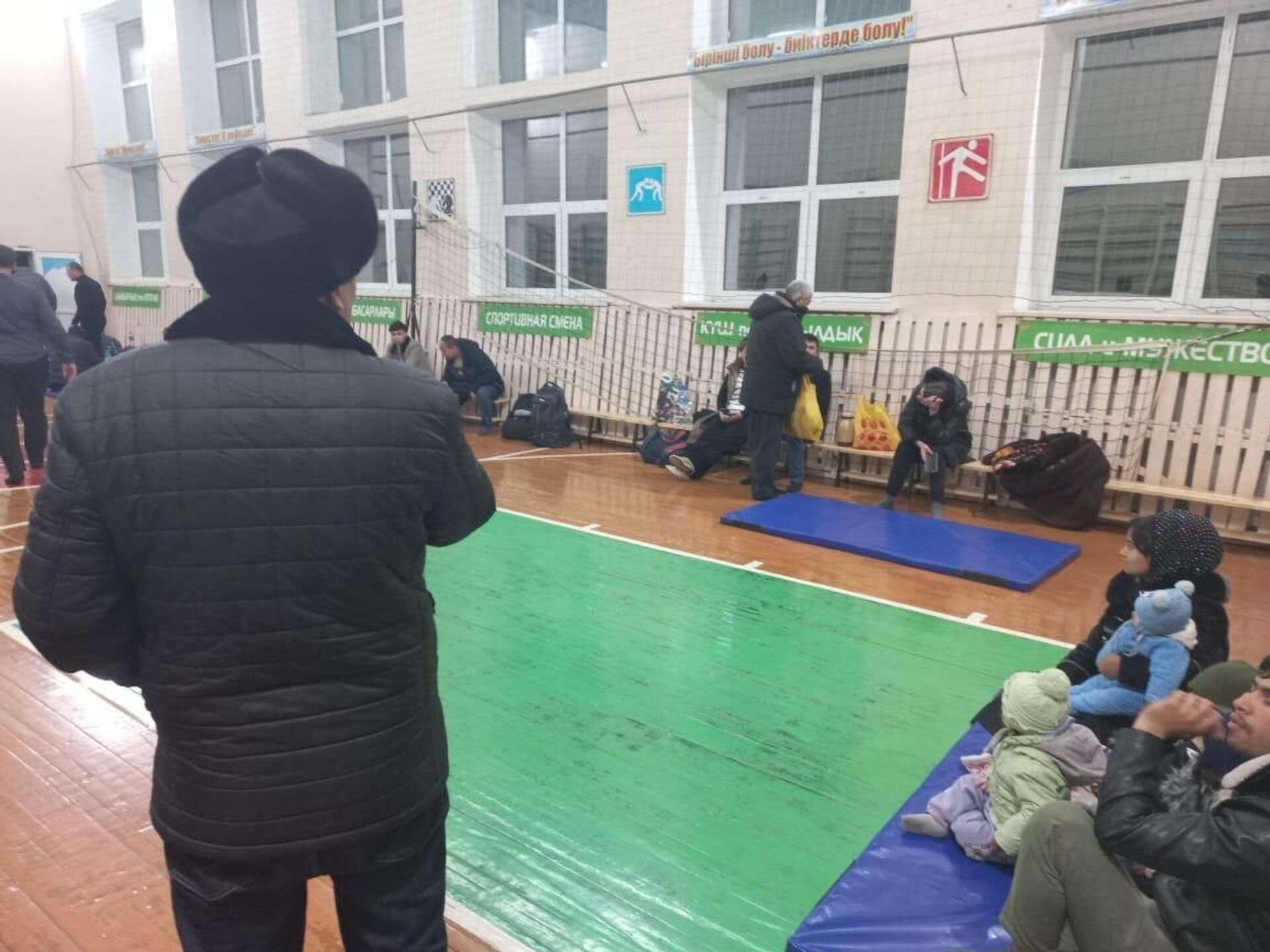 Большегрузы застряли на трассе в Костанайской области  - Sputnik Казахстан, 1920, 14.03.2025