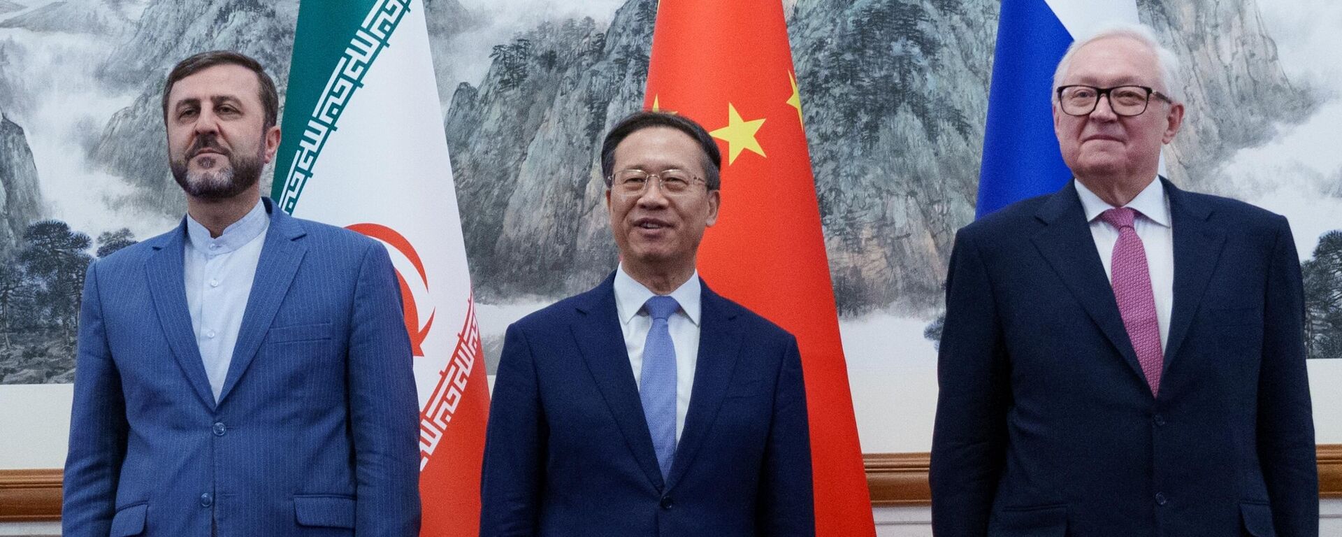 РФ, КНР и Иран проводят переговоры по иранской ядерной проблеме в Пекине - Sputnik Казахстан, 1920, 14.03.2025