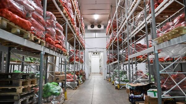 Склад продуктов в супермаркете - Sputnik Казахстан