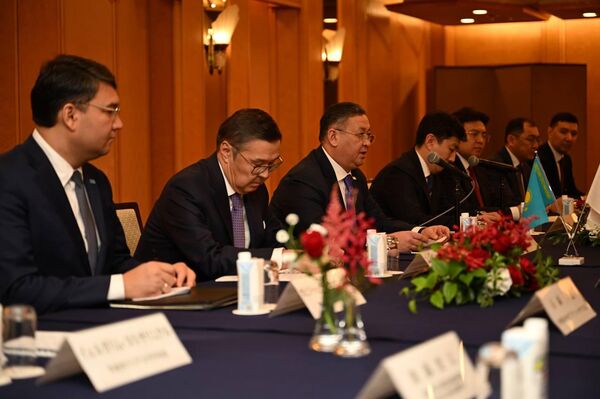 Переговоры главы МИД Казахстана Мурат Нуртлеу и главы МИД Японии Такеши Ивая - Sputnik Казахстан