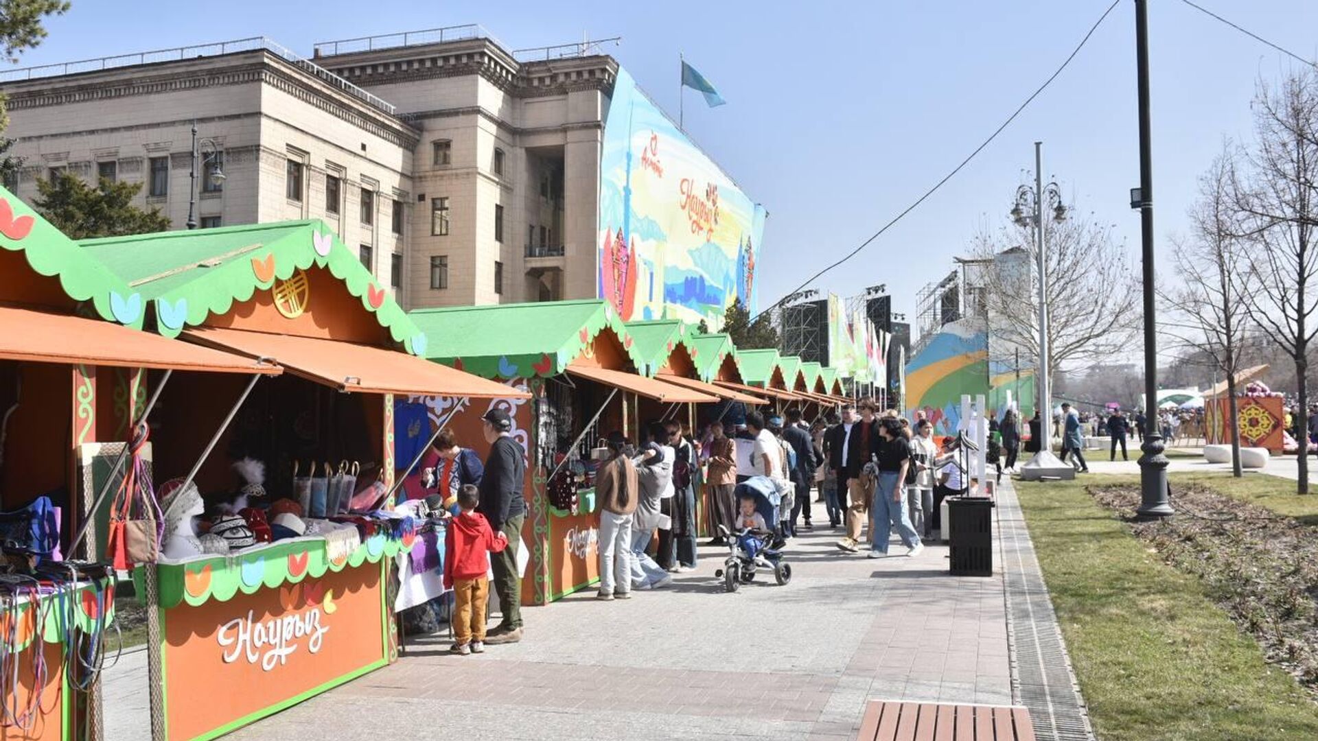 Наурыз празднуют в Алматы Наурыз празднуют в Алматы - Sputnik Казахстан, 1920, 15.03.2026