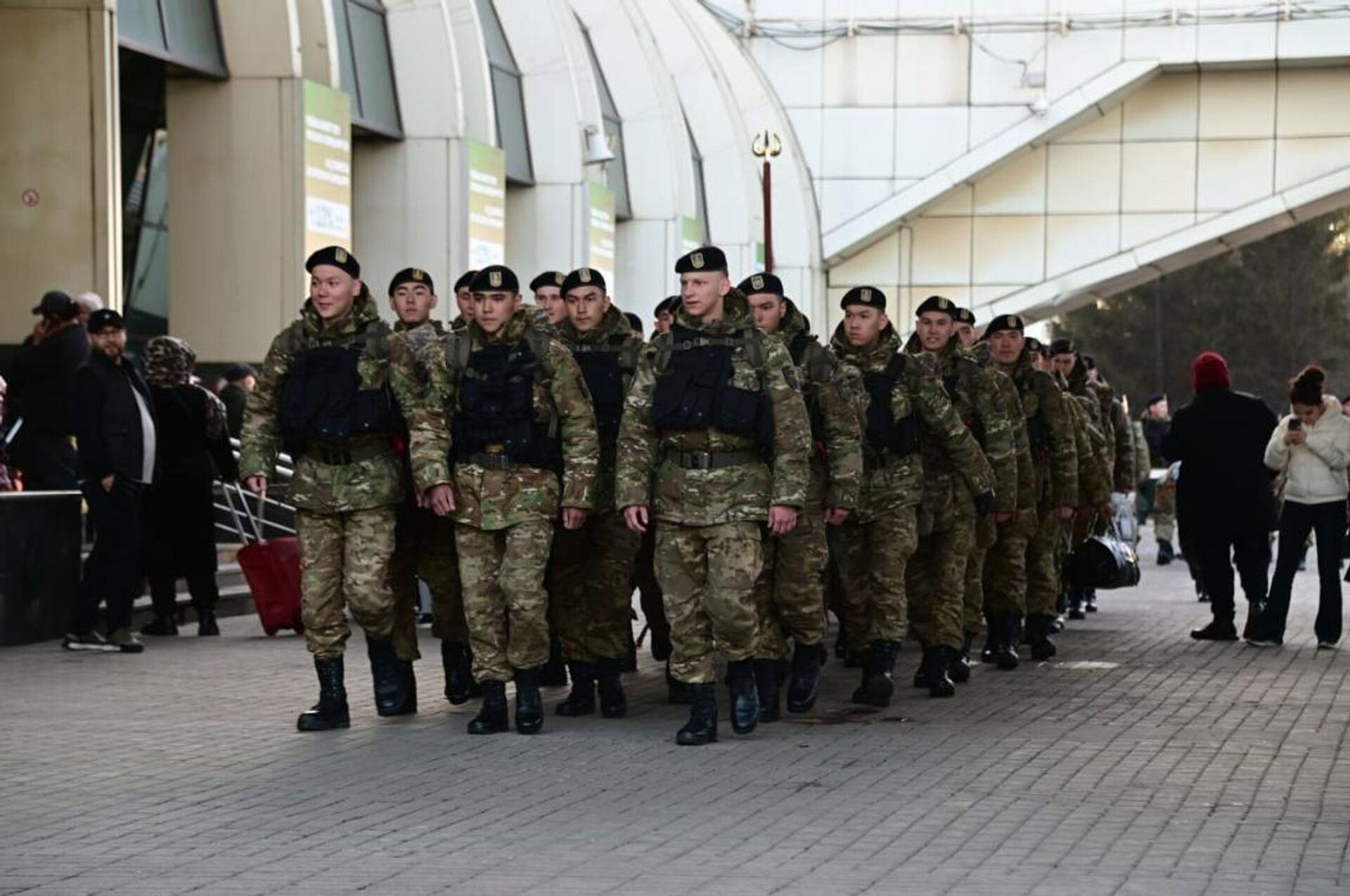 Первые участники парада Победы прибыли в Астану - Sputnik Казахстан, 1920, 27.03.2025