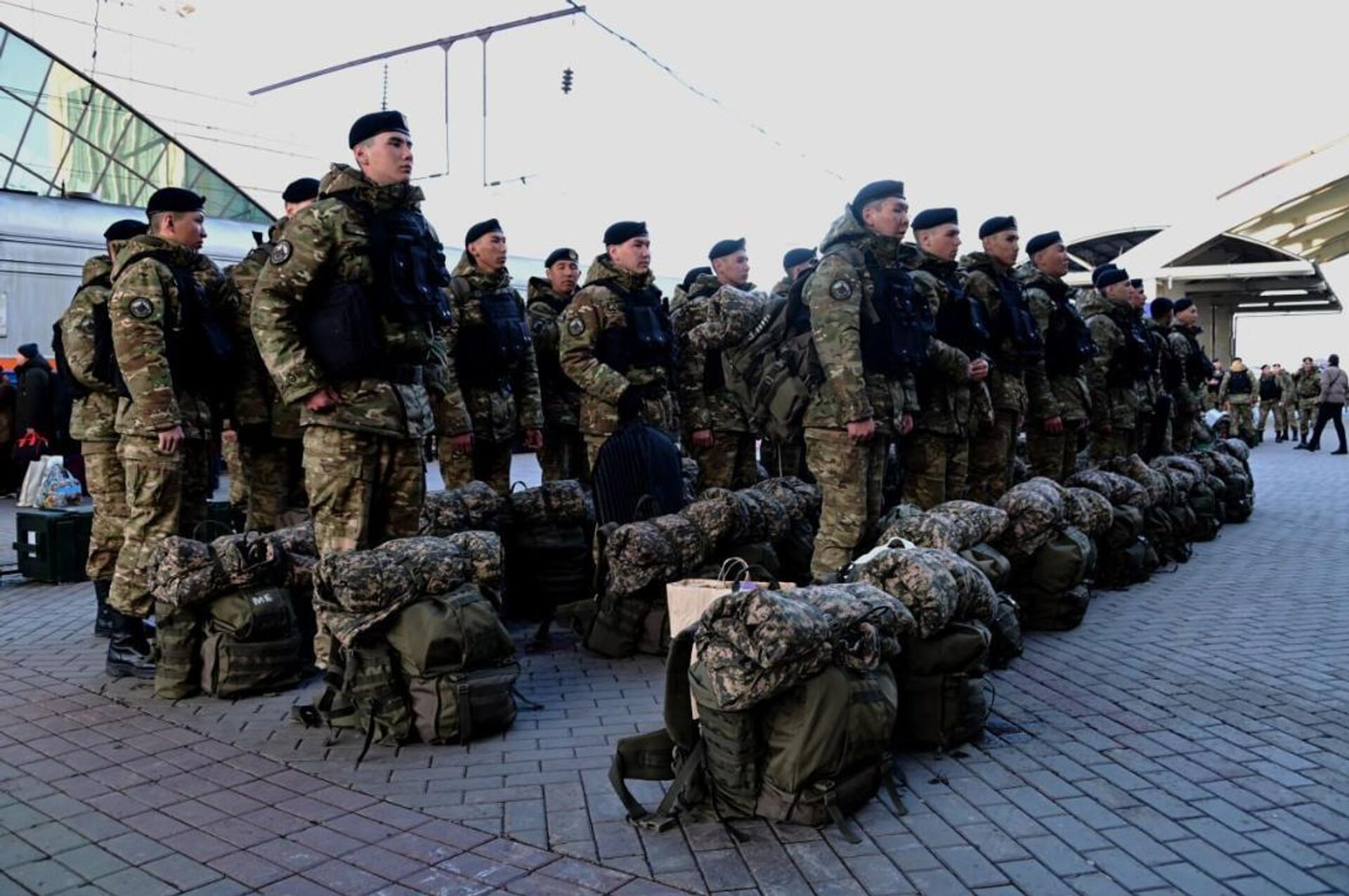 Первые участники парада Победы прибыли в Астану - Sputnik Казахстан, 1920, 27.03.2025