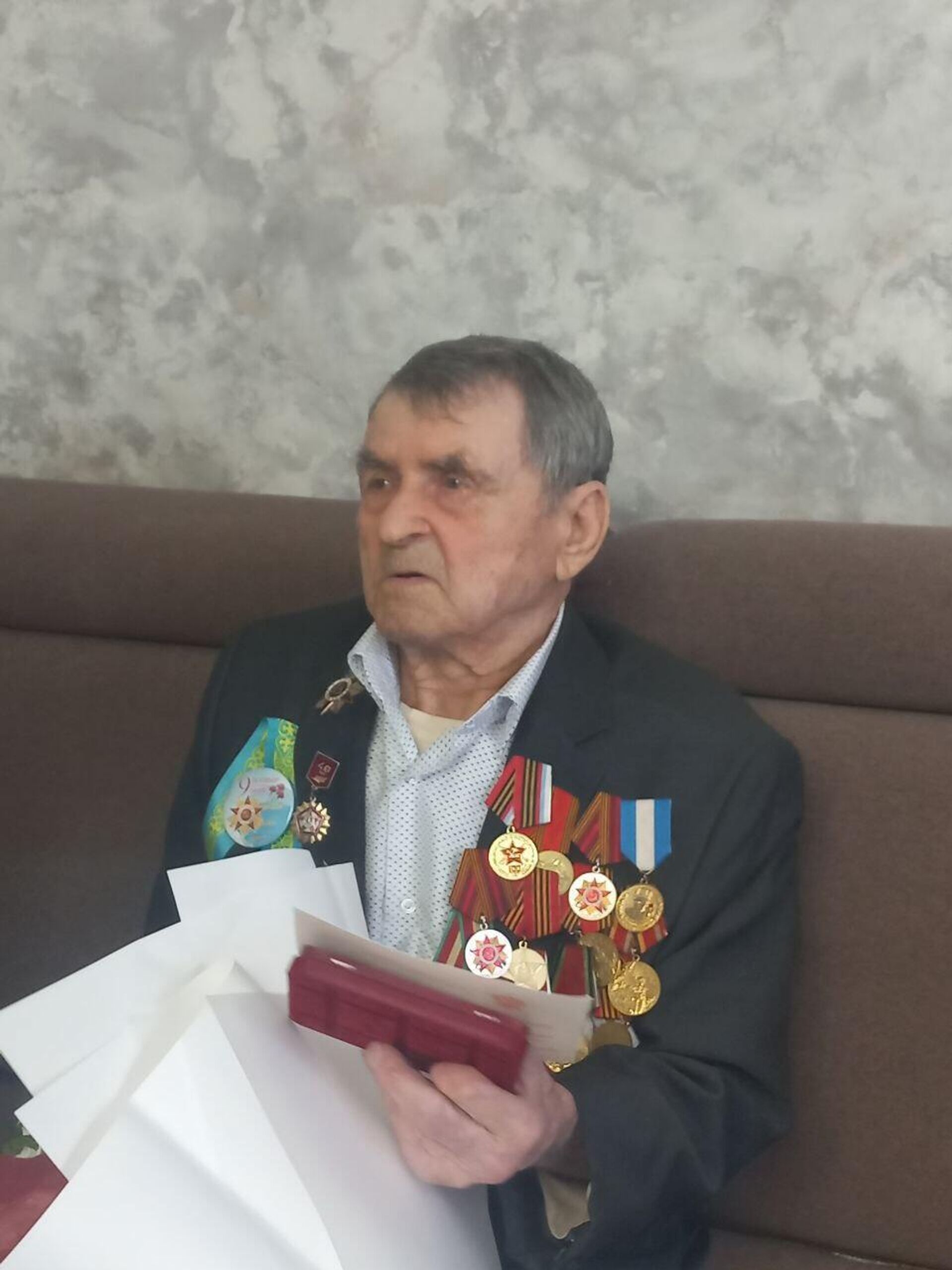 Ветерана войны Василия Зинченко поздравили российские дипломаты - Sputnik Казахстан, 1920, 29.03.2025