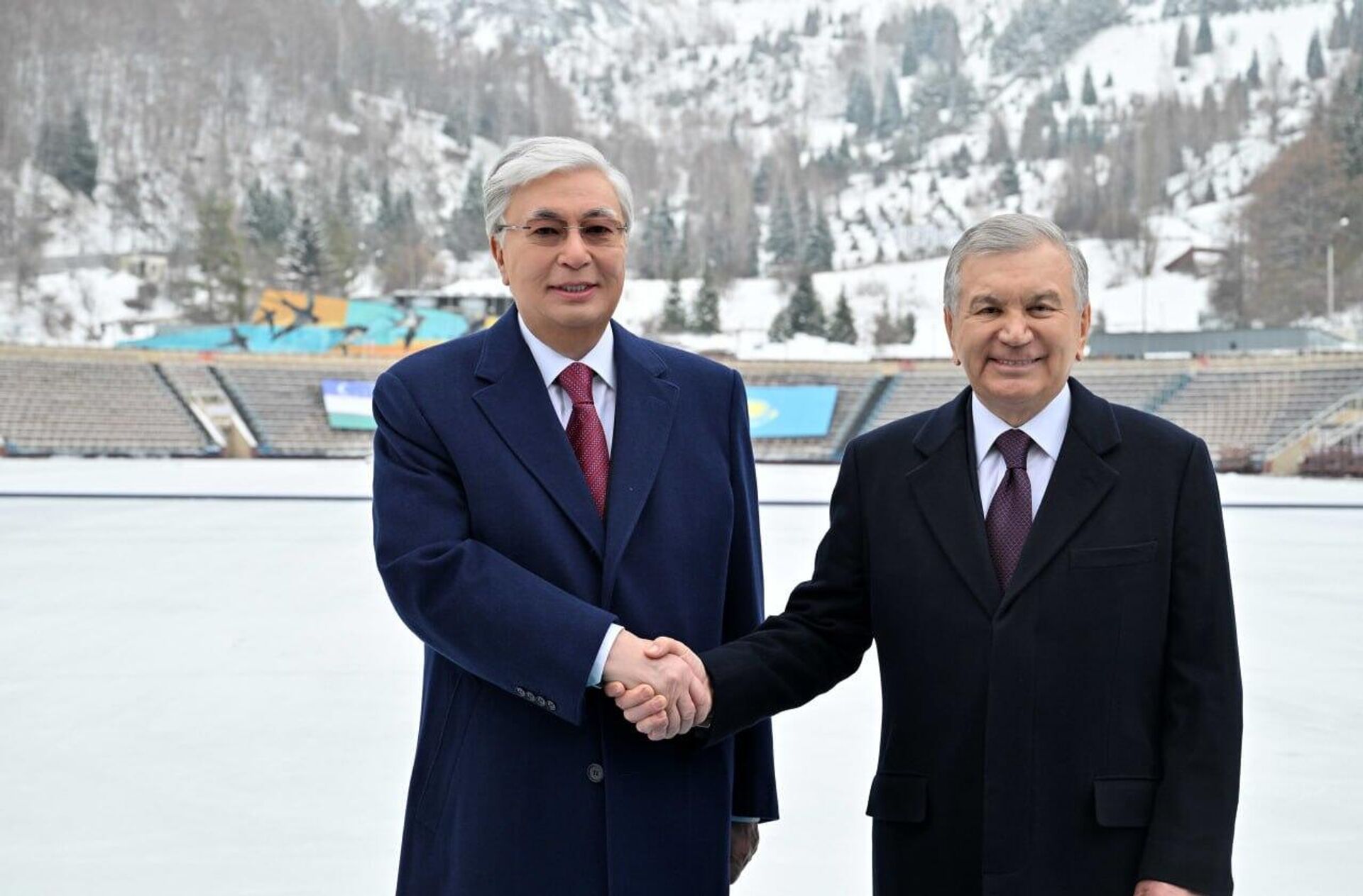 Президенты Казахстана и Узбекистана посетили высокогорный спортивный комплекс Медеу - Sputnik Казахстан, 1920, 04.01.2026