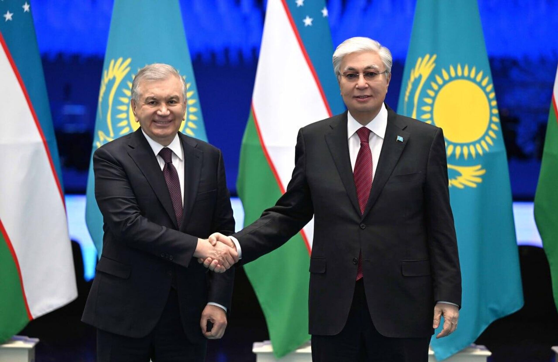 Токаев и Мирзиёев провели неформальную встречу в Алматы - Sputnik Казахстан, 1920, 29.03.2025