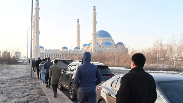 Праздничный Ораза айт намаз в Центральной мечети Астаны - Sputnik Қазақстан