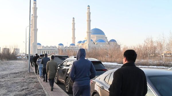 Праздничный Ораза айт намаз в Центральной мечети Астаны - Sputnik Қазақстан