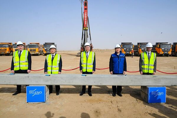 в Атырау забили первые сваи для полиэтиленового завода - Sputnik Казахстан