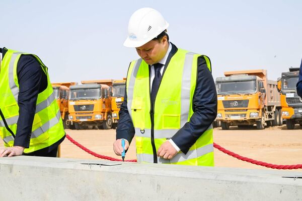 в Атырау забили первые сваи для полиэтиленового завода - Sputnik Казахстан