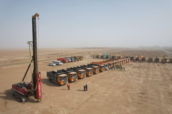 в Атырау забили первые сваи для полиэтиленового завода - Sputnik Казахстан