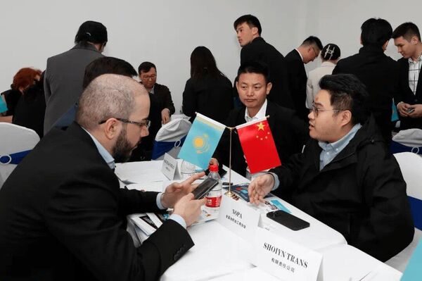 Визит казахстанской делегации в Сиань - Sputnik Казахстан