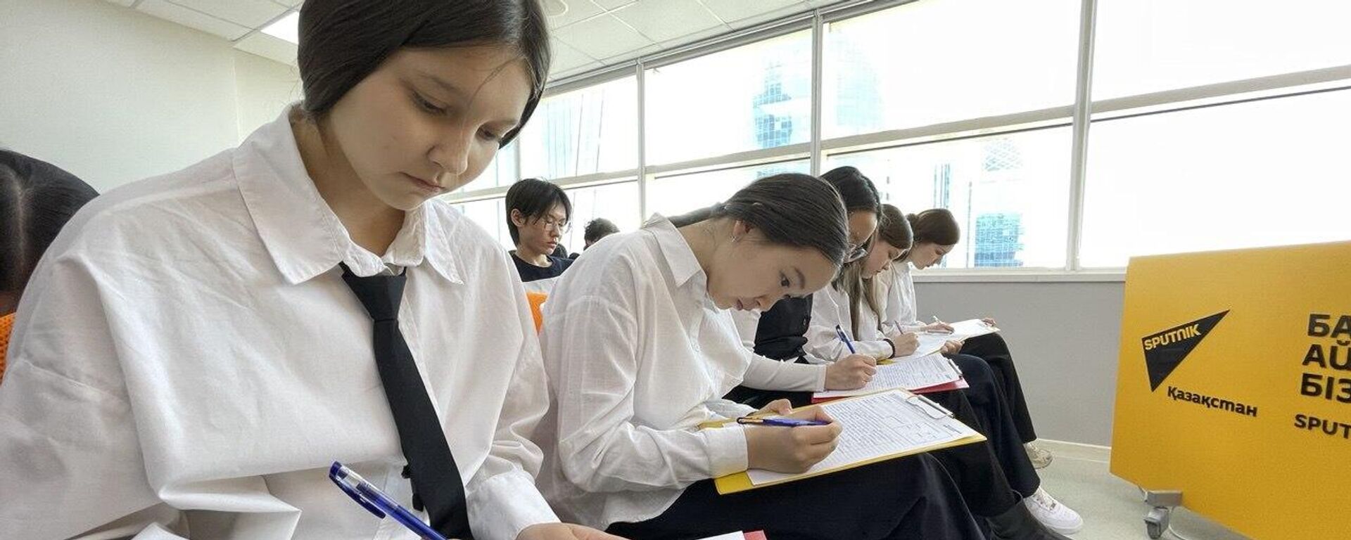 Тотальный диктант в пресс-центре Sputnik Казахстан - Sputnik Казахстан, 1920, 05.04.2025