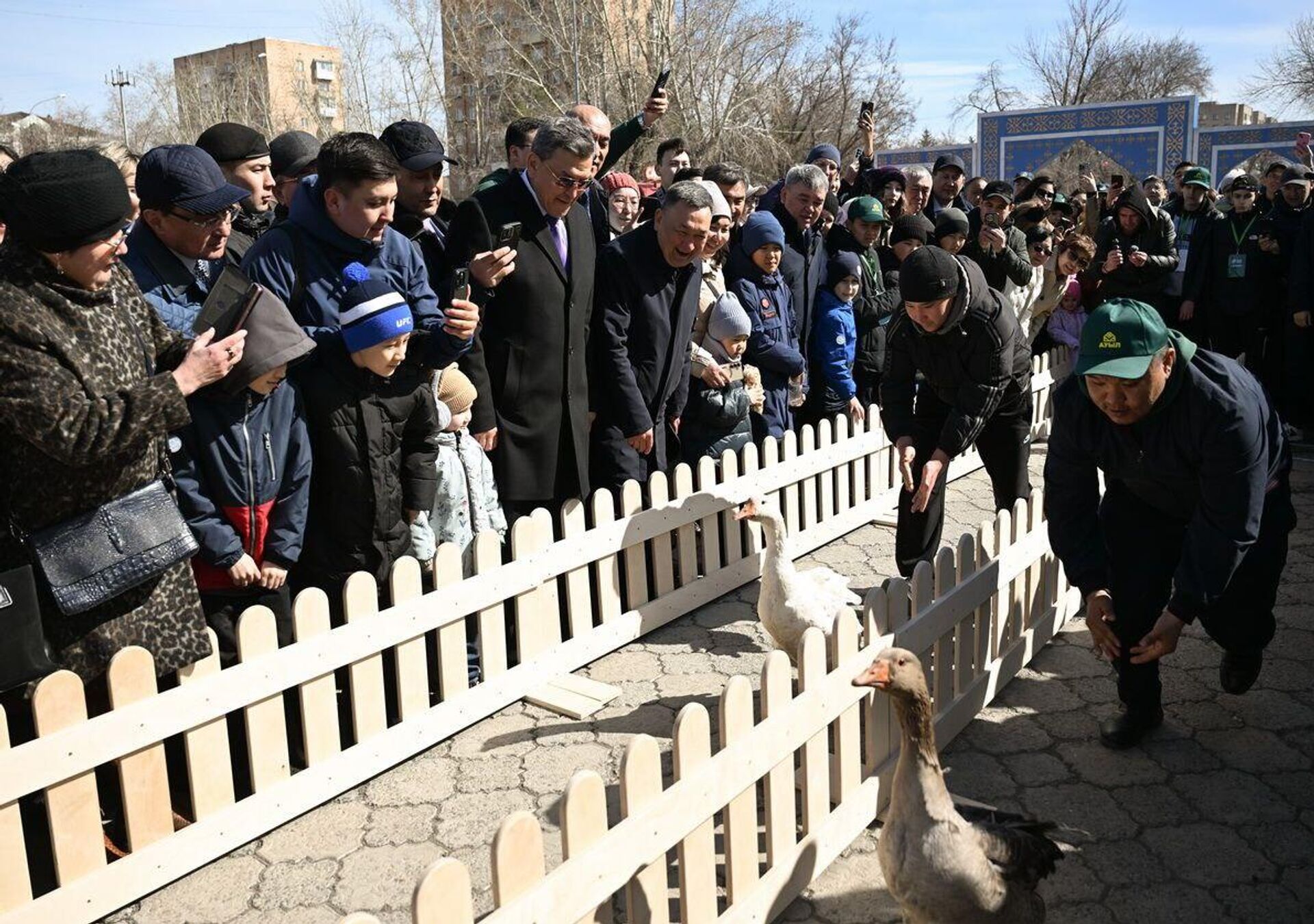 Международный фестиваль по гусеводству Международный фестиваль по гусеводству - Sputnik Казахстан, 1920, 05.04.2025