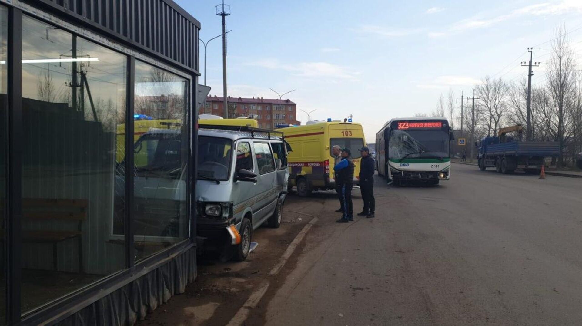 ДТП с микроавтобусом, развозившим детей в садик, в Косшы - Sputnik Казахстан, 1920, 09.04.2025