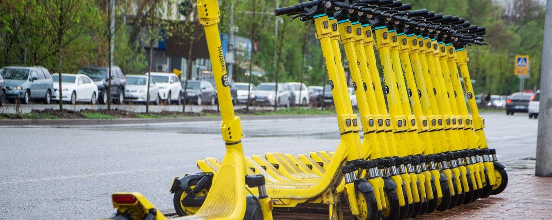 Алматыда бір тәулік ішінде самокат жүргізушілері 800-ден астам бұзушылыққа жол берген - Sputnik Қазақстан, 1920, 09.09.2025