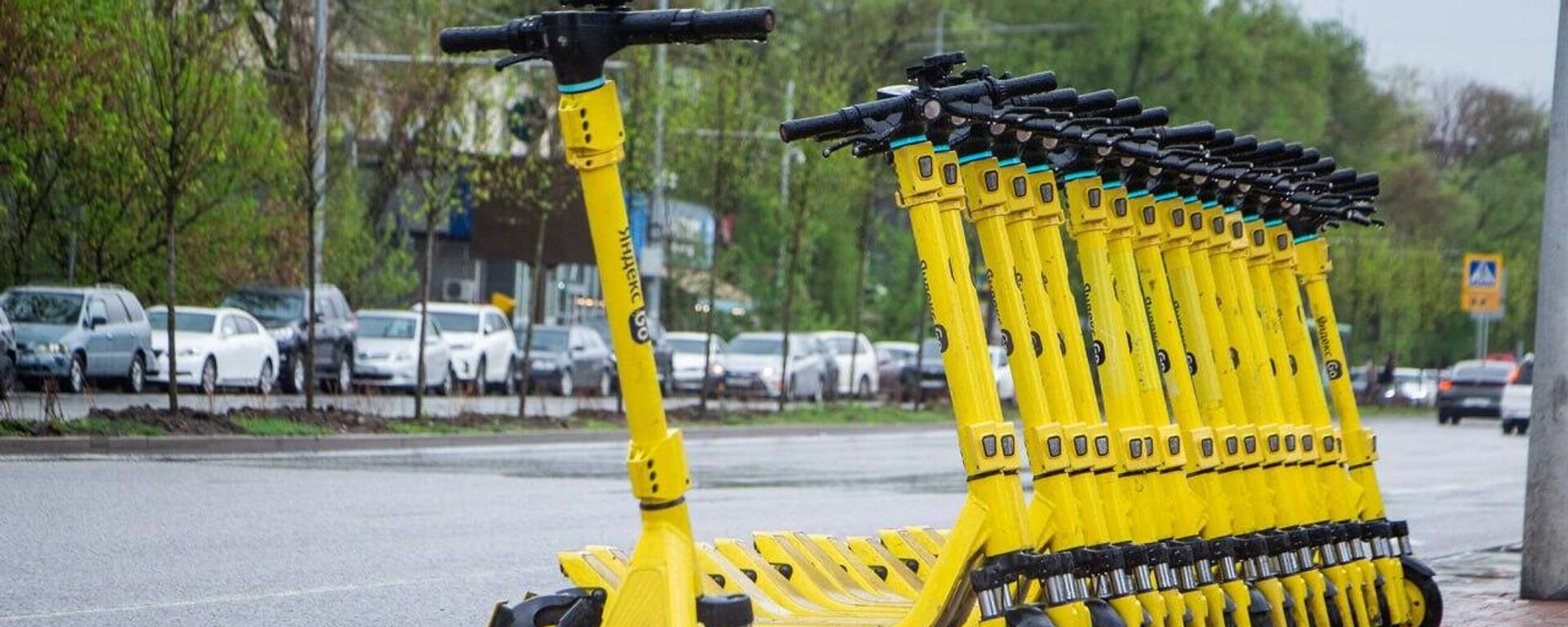 Алматыда бір тәулік ішінде самокат жүргізушілері 800-ден астам бұзушылыққа жол берген - Sputnik Қазақстан, 1920, 09.09.2025