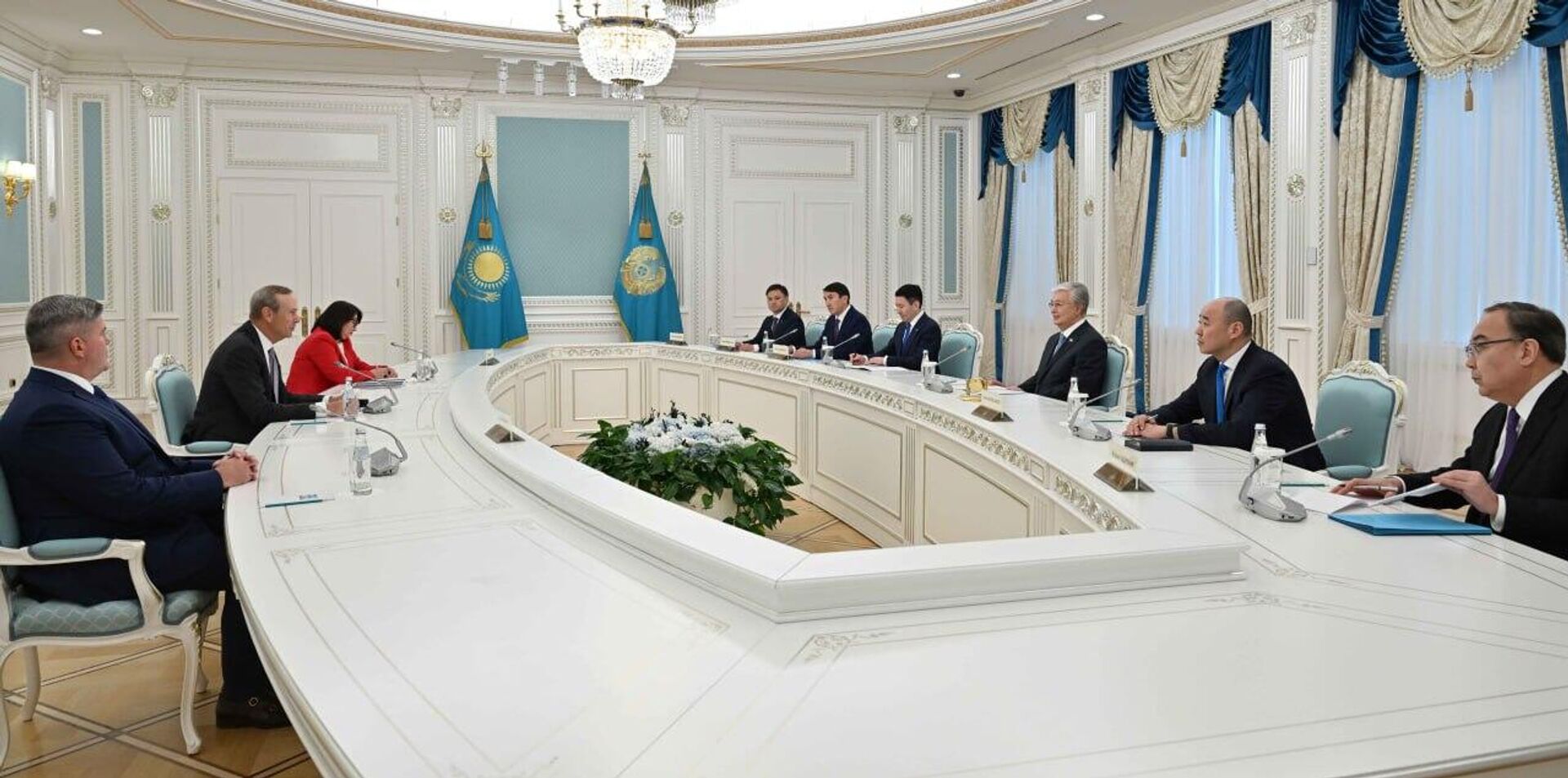 Токаев принял председателя совета директоров корпорации Chevron Майкла Уирта - Sputnik Казахстан, 1920, 14.04.2025