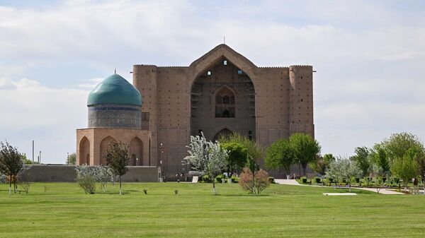 Тоқаев пен Бердімұхамедов Қожа Ахмет Ясауи кесенесіне зиярат етті - Sputnik Қазақстан