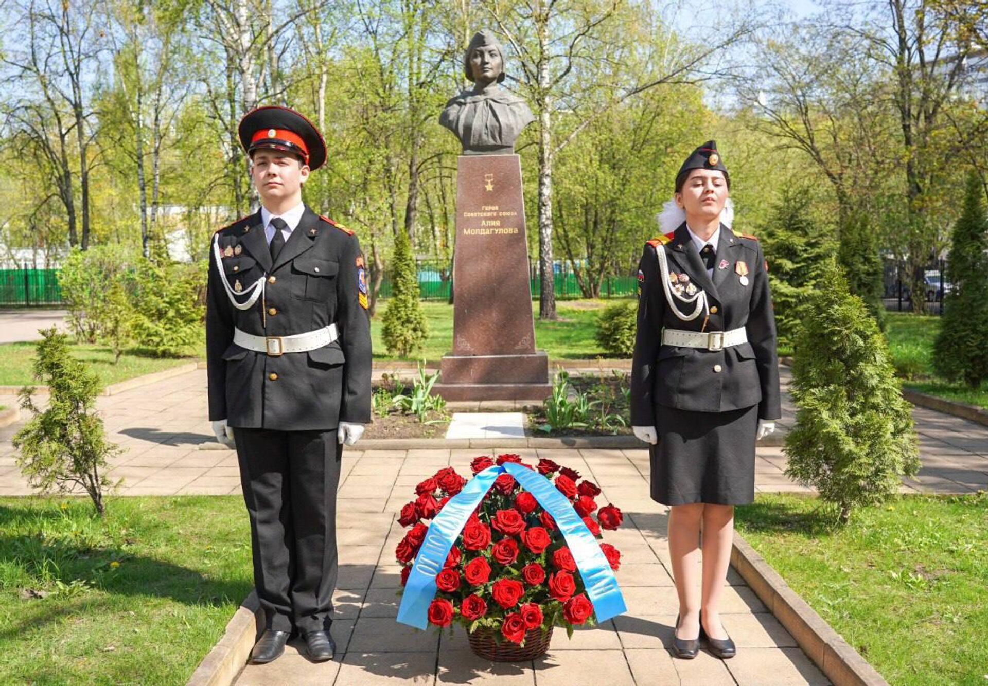 Даурен Абаев посетил московскую школу имени Алии Молдагуловой - Sputnik Казахстан, 1920, 14.01.2026