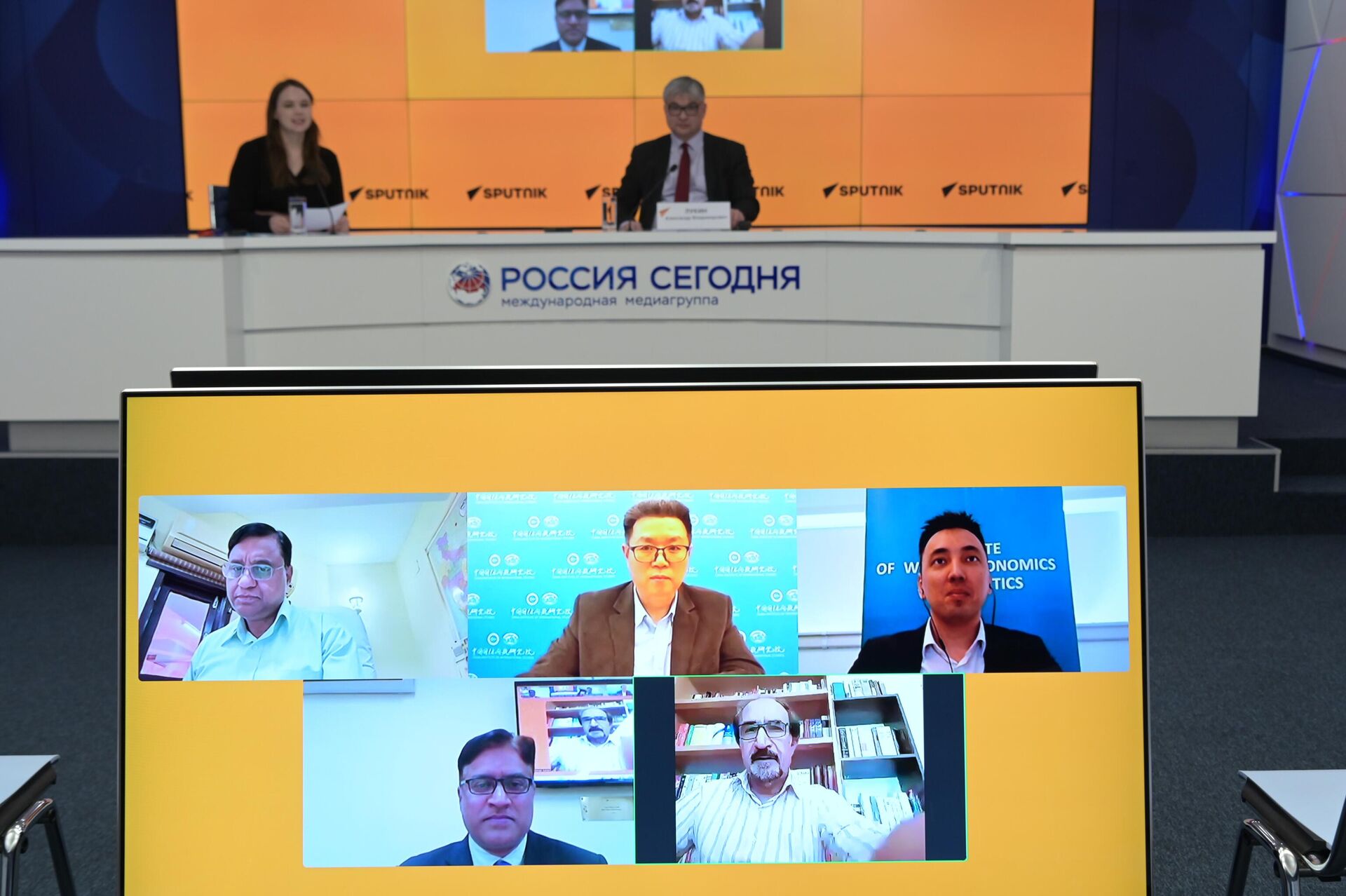 Медиагруппа Россия сегодня провела экспертную дискуссию на тему Роль ШОС в новых геополитических реалиях - Sputnik Казахстан, 1920, 23.04.2025