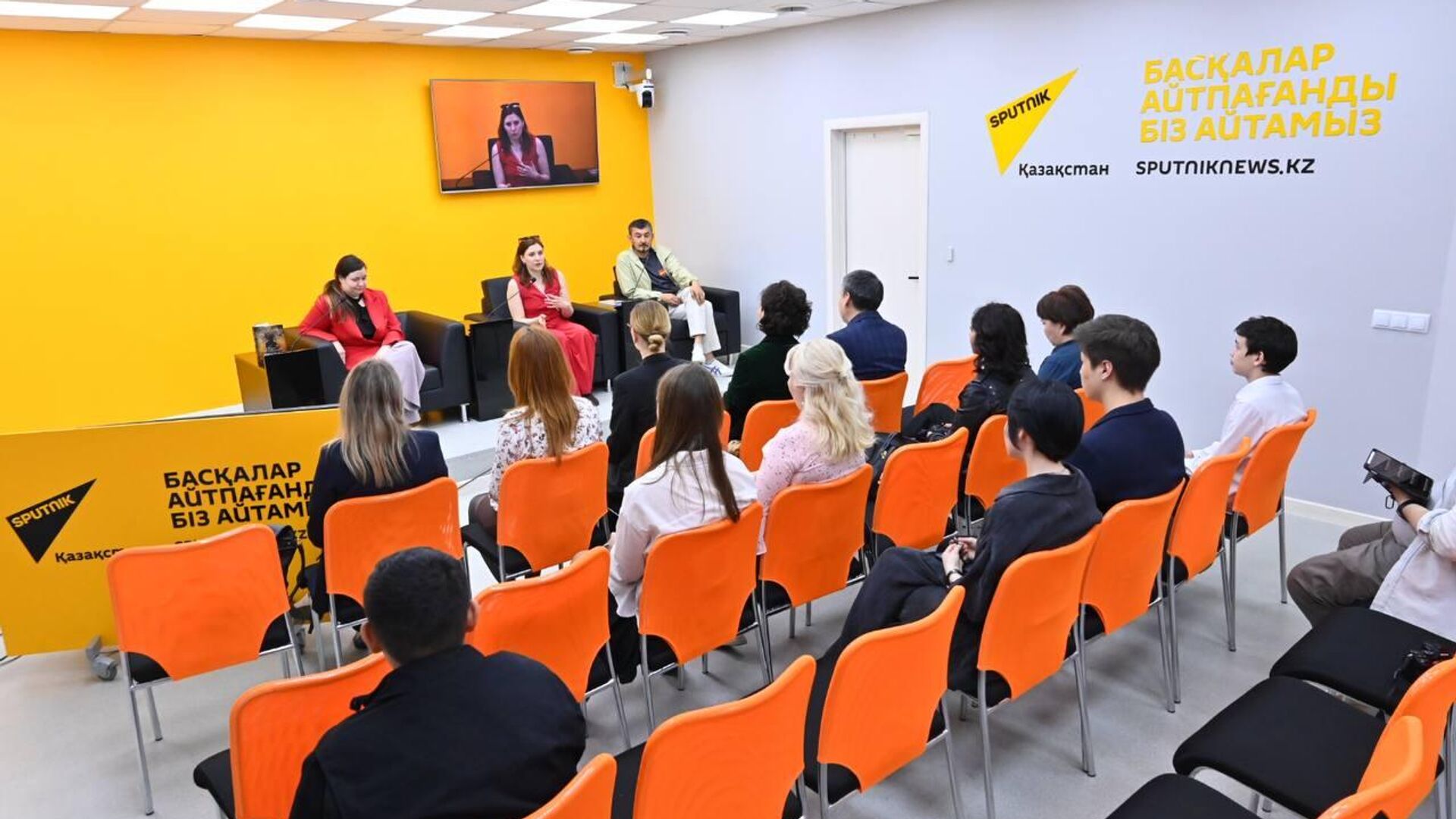 Итоги ASTANA Eurasian Book Fair: как нейросети меняют мир литературы Итоги ASTANA Eurasian Book Fair: как нейросети меняют мир литературы - Sputnik Казахстан, 1920, 23.04.2025