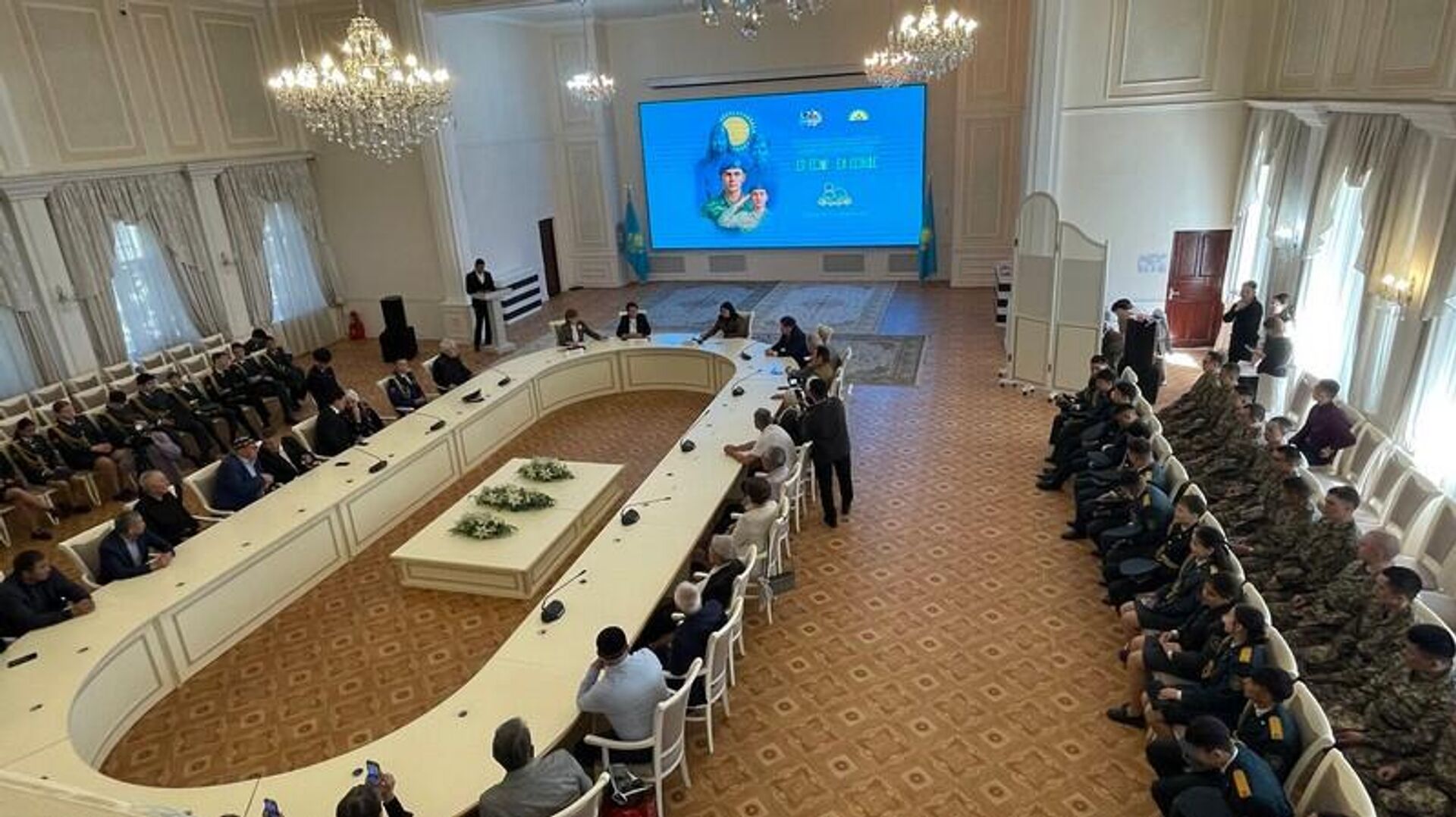  В Караганде потомкам погибших в Великой Отечественной войне солдат передали землю с мест захоронений - Sputnik Казахстан, 1920, 01.05.2025