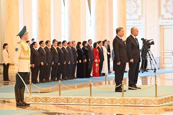  Токаев встретил Генсека ЦК Компартии Вьетнама То Лама - Sputnik Казахстан