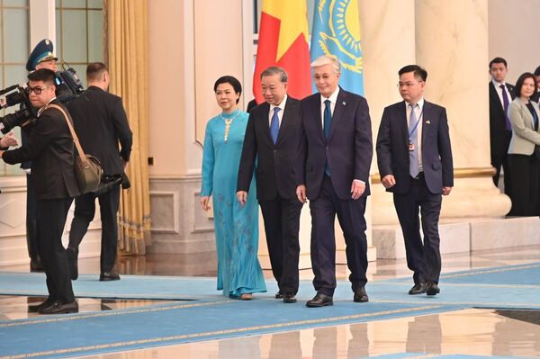  Токаев встретил Генсека ЦК Компартии Вьетнама То Лама - Sputnik Казахстан