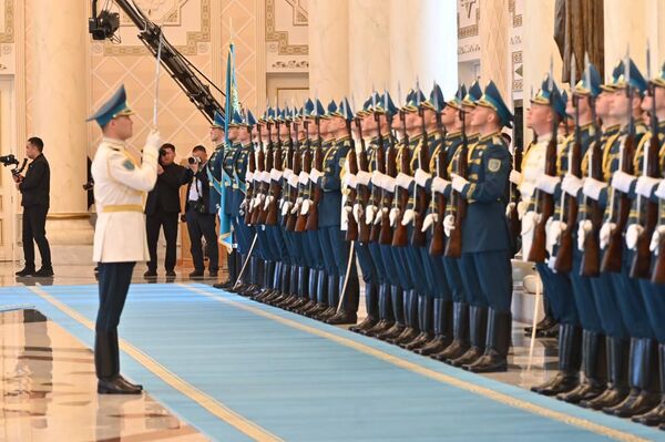  Токаев встретил Генсека ЦК Компартии Вьетнама То Лама - Sputnik Казахстан