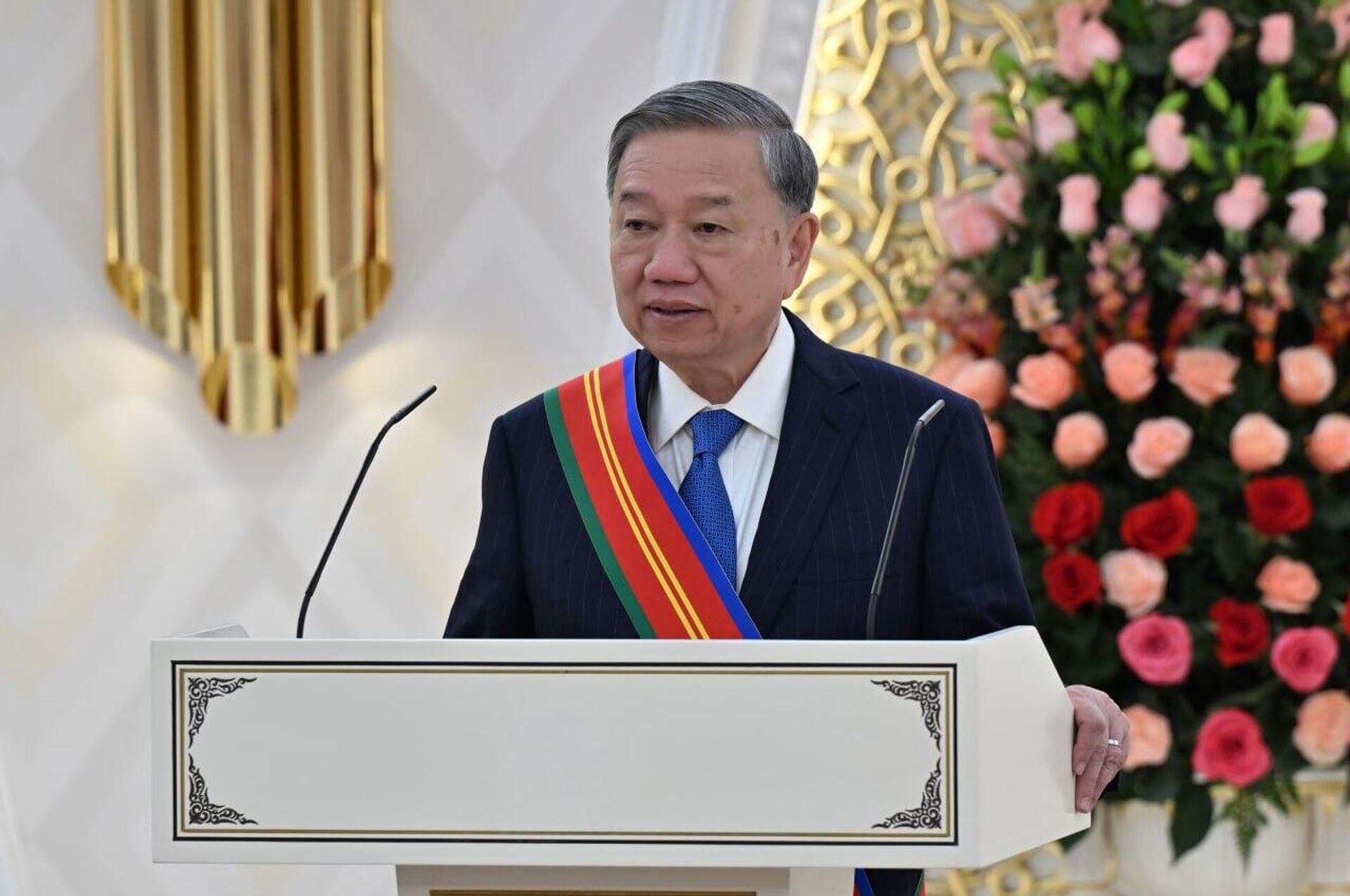 Токаев наградил Генсека ЦК Компартии Вьетнама То Лама - Sputnik Казахстан, 1920, 06.05.2025