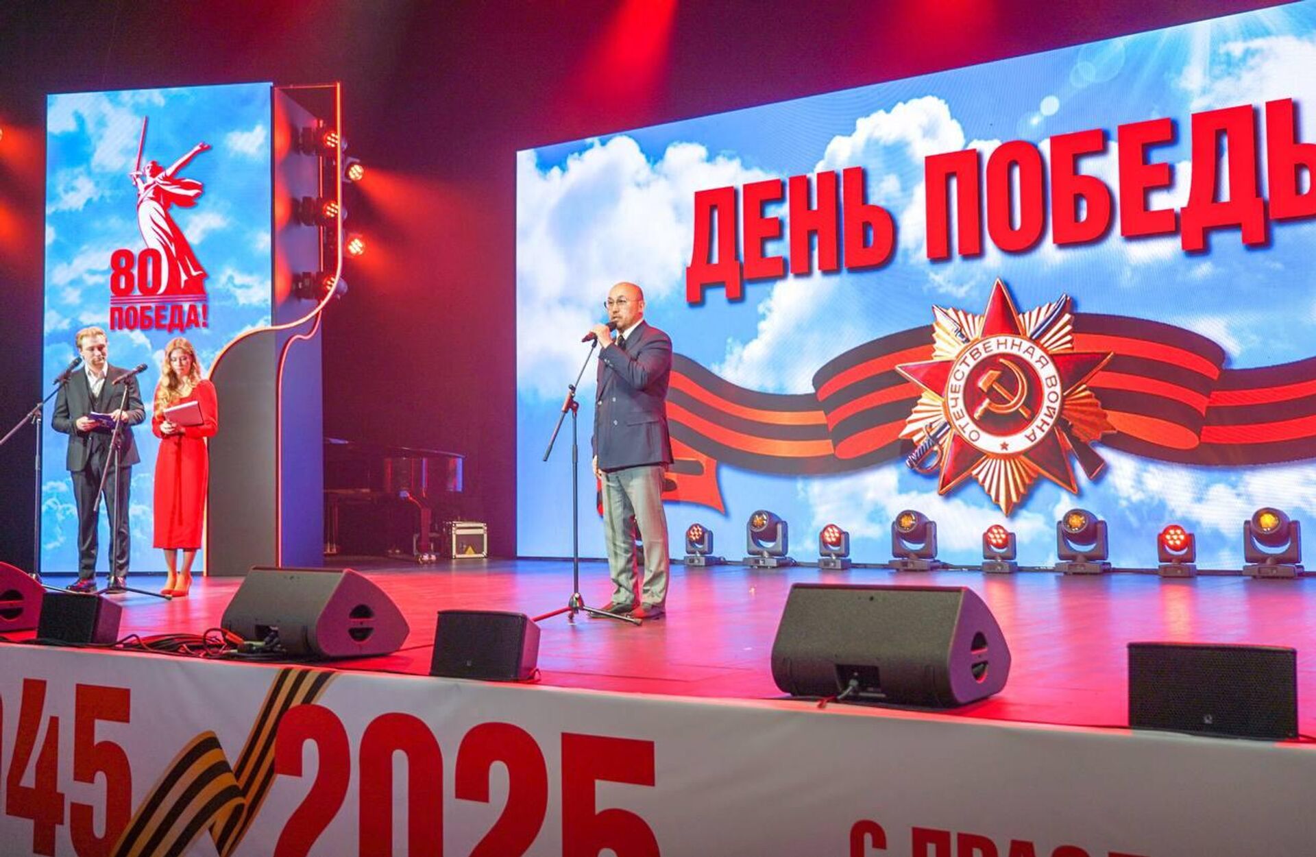 Посол Казахстана в РФ Даурен Абаев посетил торжественный концерт во ВГИКе - Sputnik Казахстан, 1920, 07.05.2025