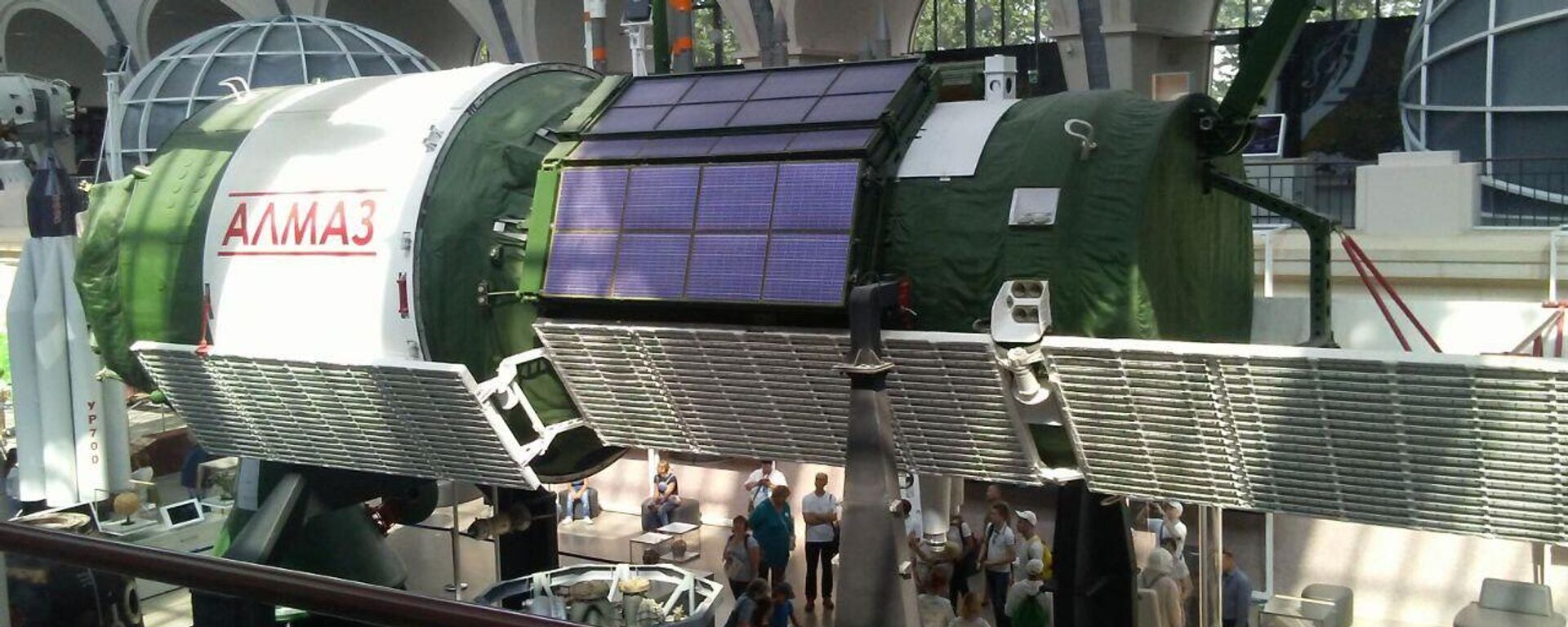 Музей под открытым небом в городе Байконуре пополнился еще одним экспонатом - орбитальной станцией Алмаз - Sputnik Казахстан, 1920, 07.05.2025