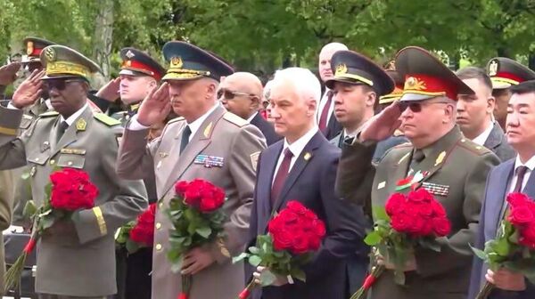 Возложение цветов к Могиле неизвестного солдата у Кремлевской стены - Sputnik Казахстан