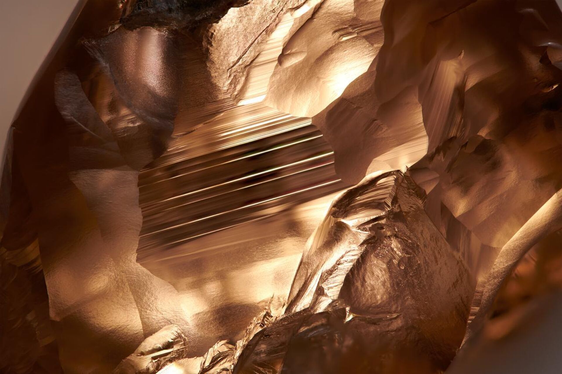 Самый крупный ювелирный алмаз в истории России  - Sputnik Казахстан, 1920, 08.05.2025